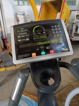 Predám profesionálny eliptický trenažér Technogym Excite - 2