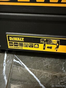 kladivo DeWalt D25134K - 2