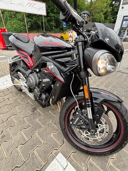 Triumph 900 speed triple - 2