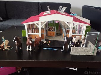 Stajňa Schleich - 2