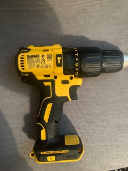 Dewalt priklepová vrtacka/skrutkovac DcD 778 - 2