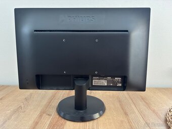 19’’ LCD Monitor Philips 193V5L - 2