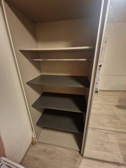 NA PREDAJ ŠATNÍKOVÁ SKRIŇA - 2
