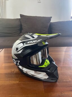 Motocrossová. prilba. - 2