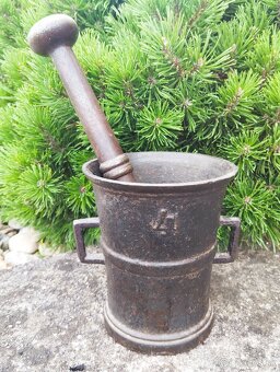 Velký hmoždíř s uchy a tloukem - 2