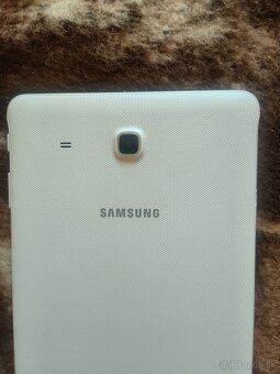 Predám tablet Samsung e sm t-560 - 2