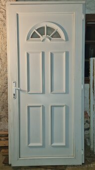 Predám plastové dvere 210 x100cm cena 160€ - 2