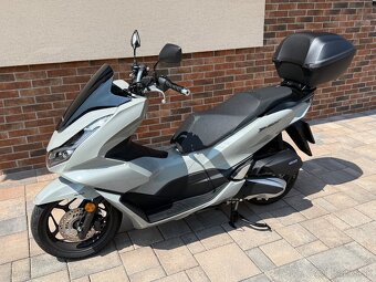 HONDA PCX 125 r.v. 07/2024, 766km, v záruke - 2