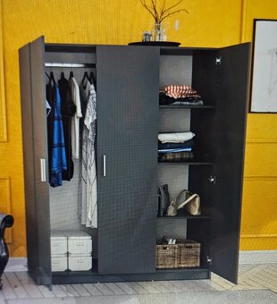 3-dverová skriňa, grafit - 2