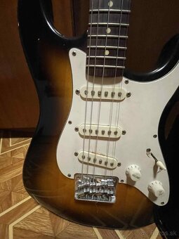 Elektrická gitara Squier Strat + kombo Squier Frontman 10G - 2