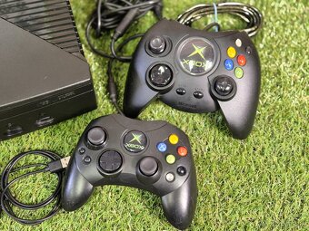Original Xbox (v1.4), 2 ovládače, Burnout, Fifa, Madden - 2