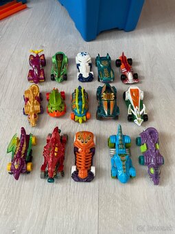 Hot wheels veľký MIX 4 boxy, doplnky, 17 aút - odber KE - 2
