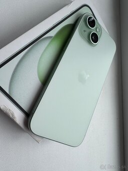 iPhone 15 128GB green ako nový - 2