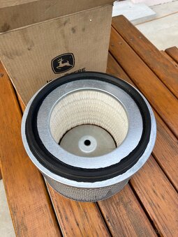 AH115833 vzduchový filter kabíny John Deere - 2