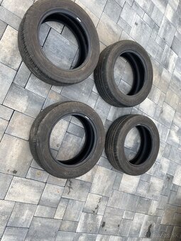 Predam letne pneu Vredestein 235/55R17 - 2