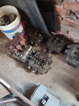 Hydraulické rozvádzače - 2