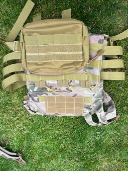 Tsktická vesta molle systém - 2