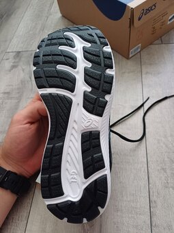 Športová obuv zn. ASICS veľ.  39,5 - 2