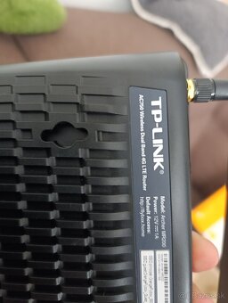 TP- LINK MR200 - 2