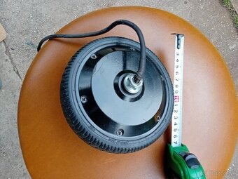 Elektromotor z kolobežky. - 2