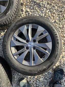 Komplety Good Year Ultra Grip 215/60R/16 99H - 2