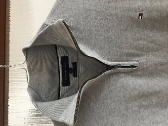 TOMMY HILFIGER originál sivý pánsky svetrik XL - 2