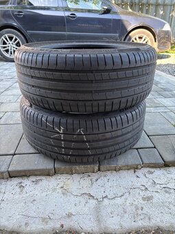 Predám 2ks letné pneu PIRELLI P ZERO 245/35R20 - 2