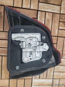 Prave zadne svetlo volvo s40 - 2