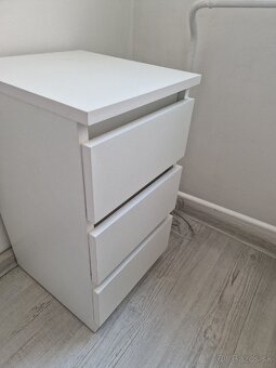 Kreslo, nočný stolík, skrinky - 2