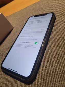 Apple iPhone 11 64GB - 2
