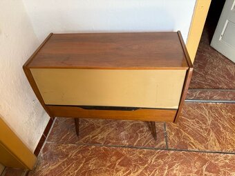 Predám retro skrinku na gramofón a platne - 2