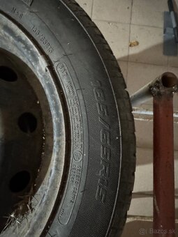Predám Zimne gumy 165/65/R15 + plechové disky - 2
