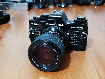 Hist. fotoaparáty pro sběratele-Fujica, Konica, Exakta... - 2
