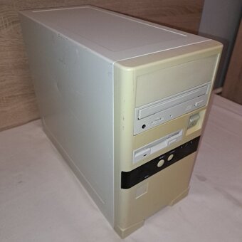 stary pocitac AMD 486dx4 100 - 2