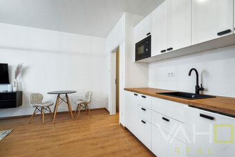 Dizajnový plne zariadený 1izb. byt s parkovaním Mikovíniho,  - 2