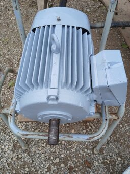 Predám elektromotor na 380V 5,5kw 2910otáčok - 2