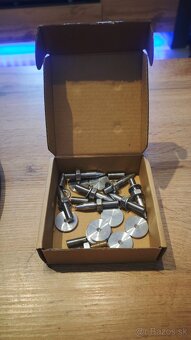 Stojany pod reproduktory - 2