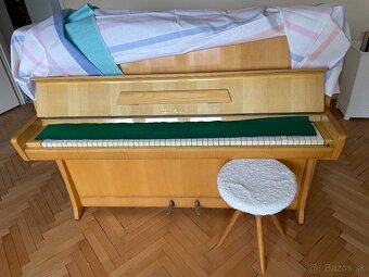 Klavír značky Petrof - 2