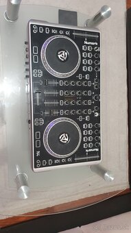 Numark N4 - 2