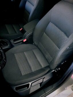 PREDÁM ŠKODA OCTAVIA COMBI1,6 BENZIN r11/2011 KÚP. NA SLOV . - 2
