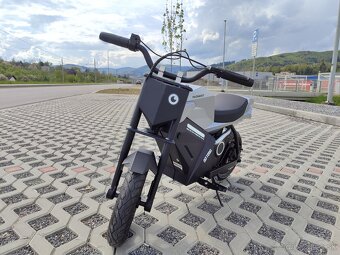 Predám detskú elektrickú motorku s realistickými efektmi - 2