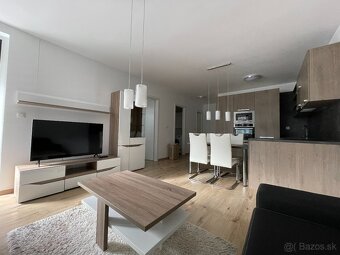 Luxusný 2 izbový byt s veľkou terasou + garážové státie - 2