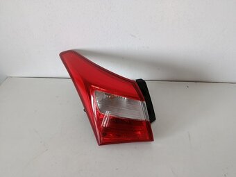svetlo LZ hyundai i30 HB 60€ - 2