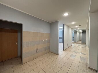 Prenájom obchodného priestoru v OD Prior v širšom centre PP - 2
