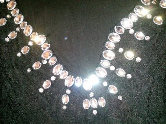 top/tričko - S, z predu je vyložený kamienkami - 2