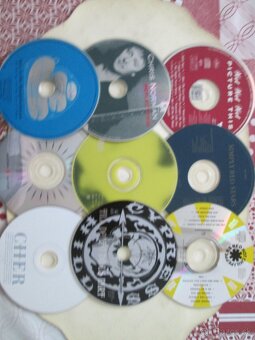20 CD BEZ OBALOV : rock, pop, výhodná cena. - 2