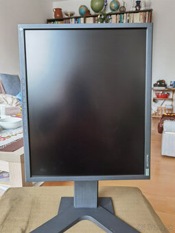 Predám veľmi zachovalý LCD EIZO FlexScan L568 17" monitor - 2