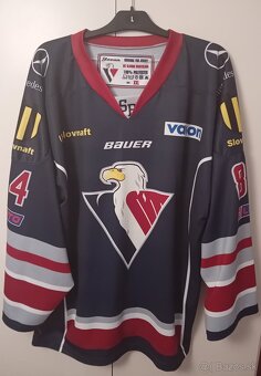 Kúpim dresy HC Slovan Bratislava - 2
