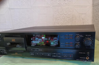 Prodám pěkný tape deck-DAT SONY DTC 670 - 2