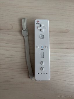 Predám Nintendo Wii ovládač a nunchucky - 2